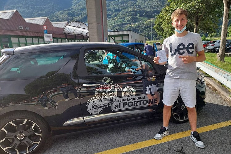 Scuola guida per patente auto